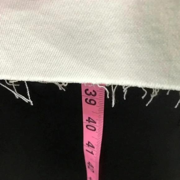 Universal Thread Ankle boot cut jeans, frayed hem line,5 pocket belt loop - Picture 7 of 7